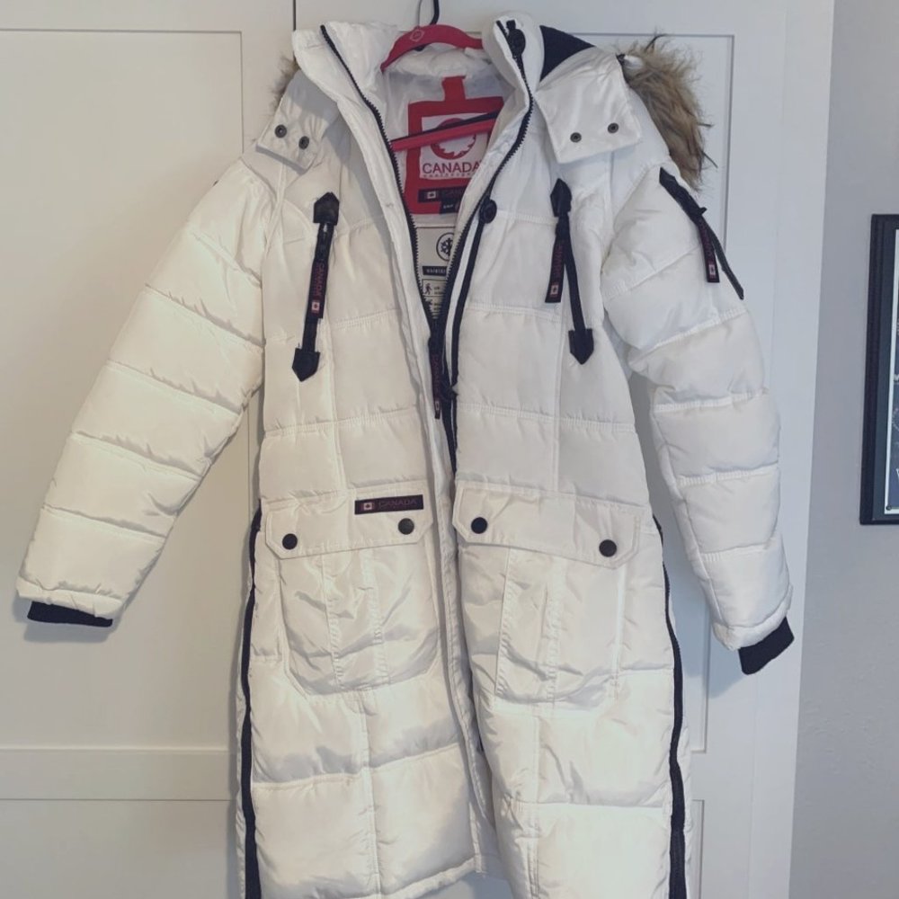 Canada Weather Gear White Coat Medium EUC